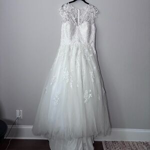 NWOT Ivory White Lace A line Bridal Gown Handmade never worn